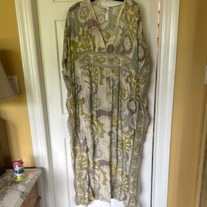 Abella Floral Patterned Dress in Green and Cream